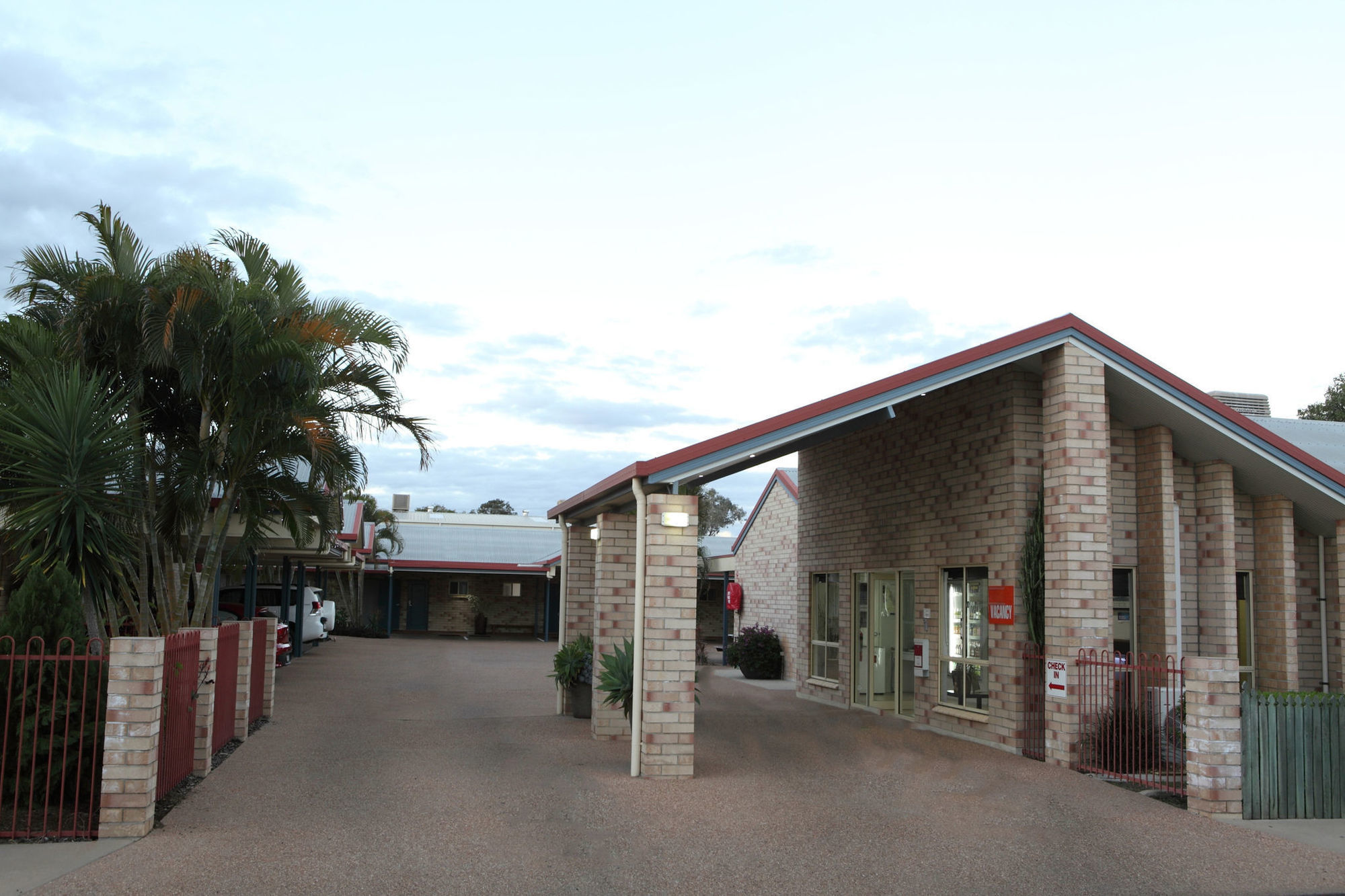 Midlander Motor Inn Hotel