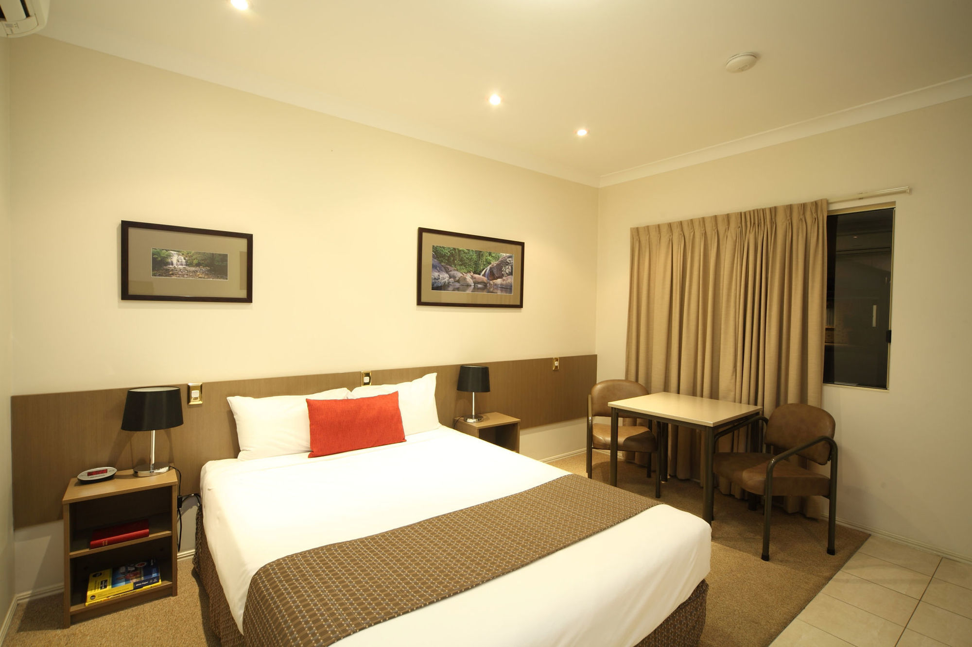 Midlander Motor Inn Hotel 4*
