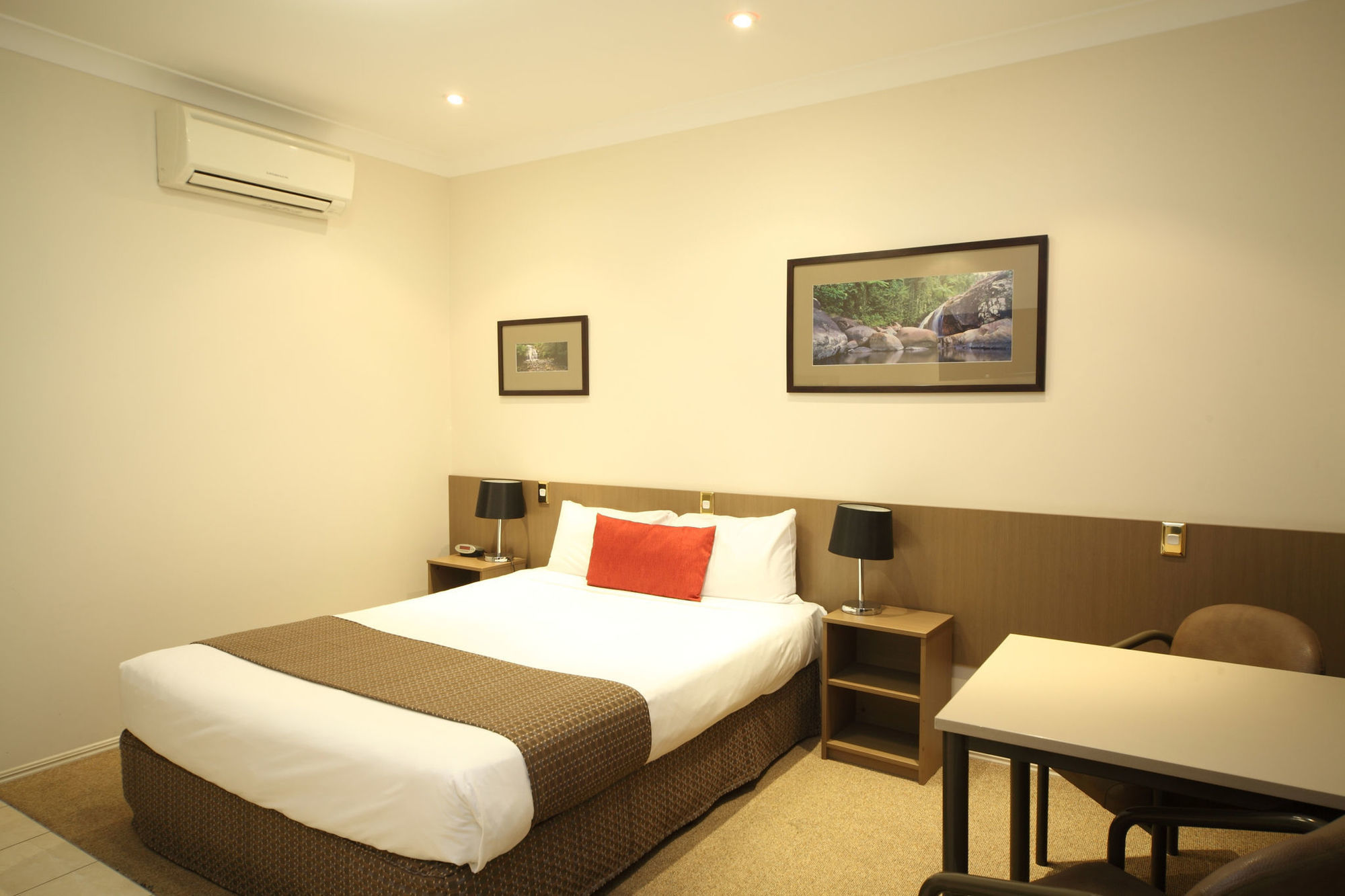 Midlander Motor Inn Hotel 4*