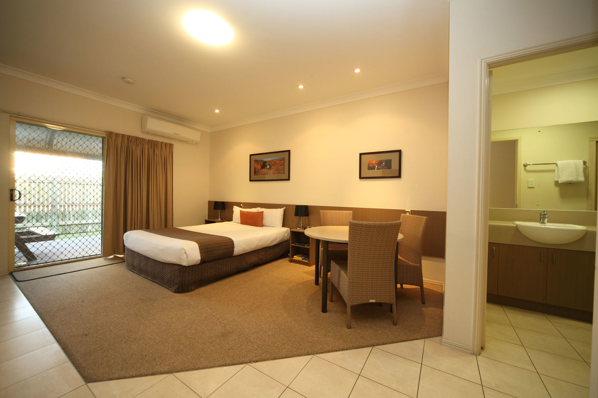 Midlander Motor Inn 4*