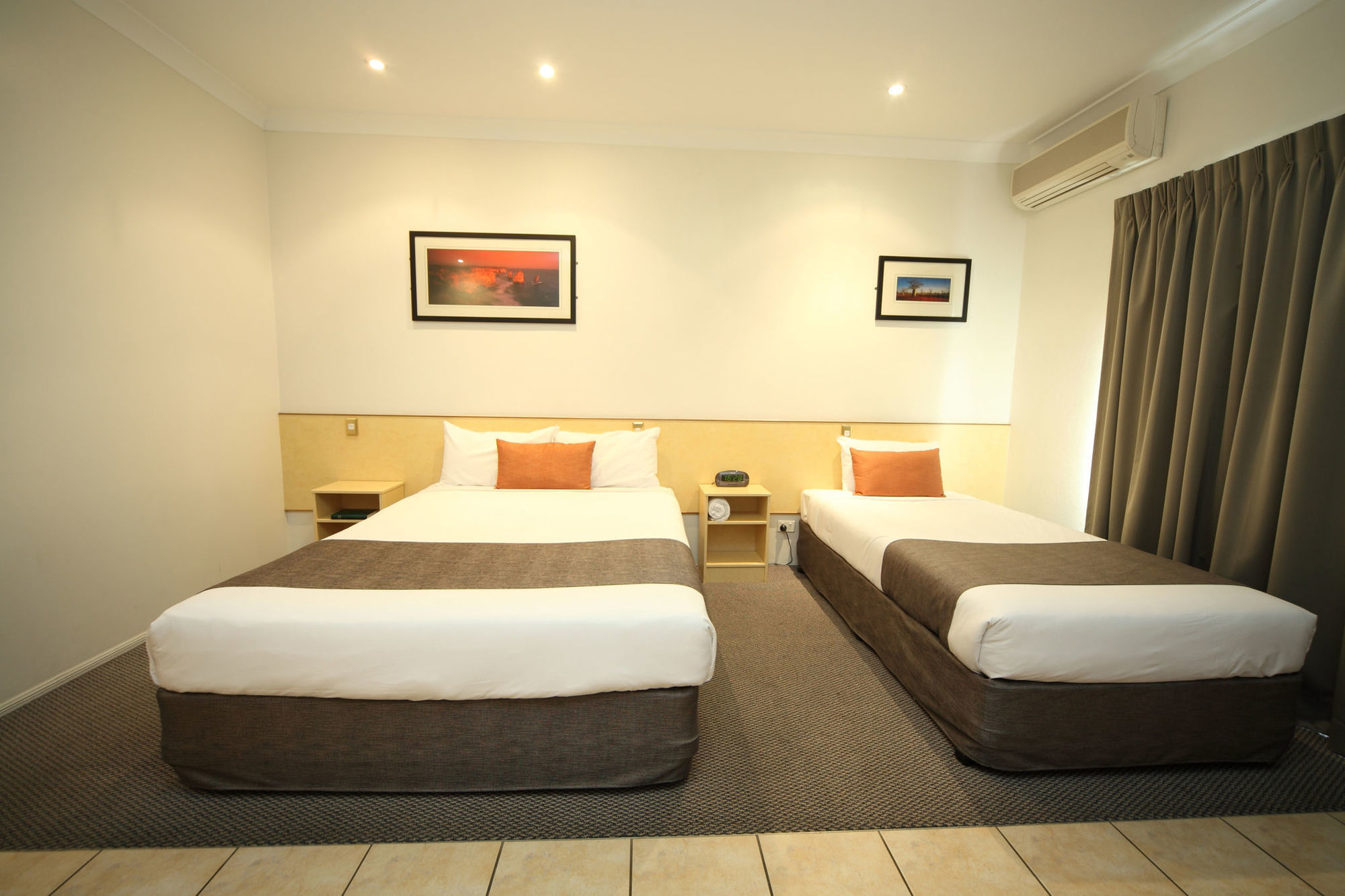 Midlander Motor Inn Hotel 4*