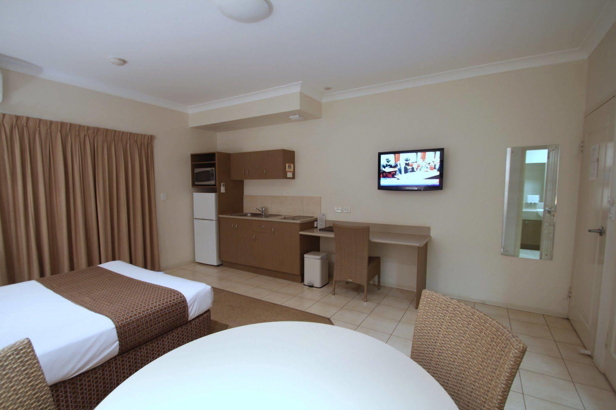 Midlander Motor Inn Hotel 4*