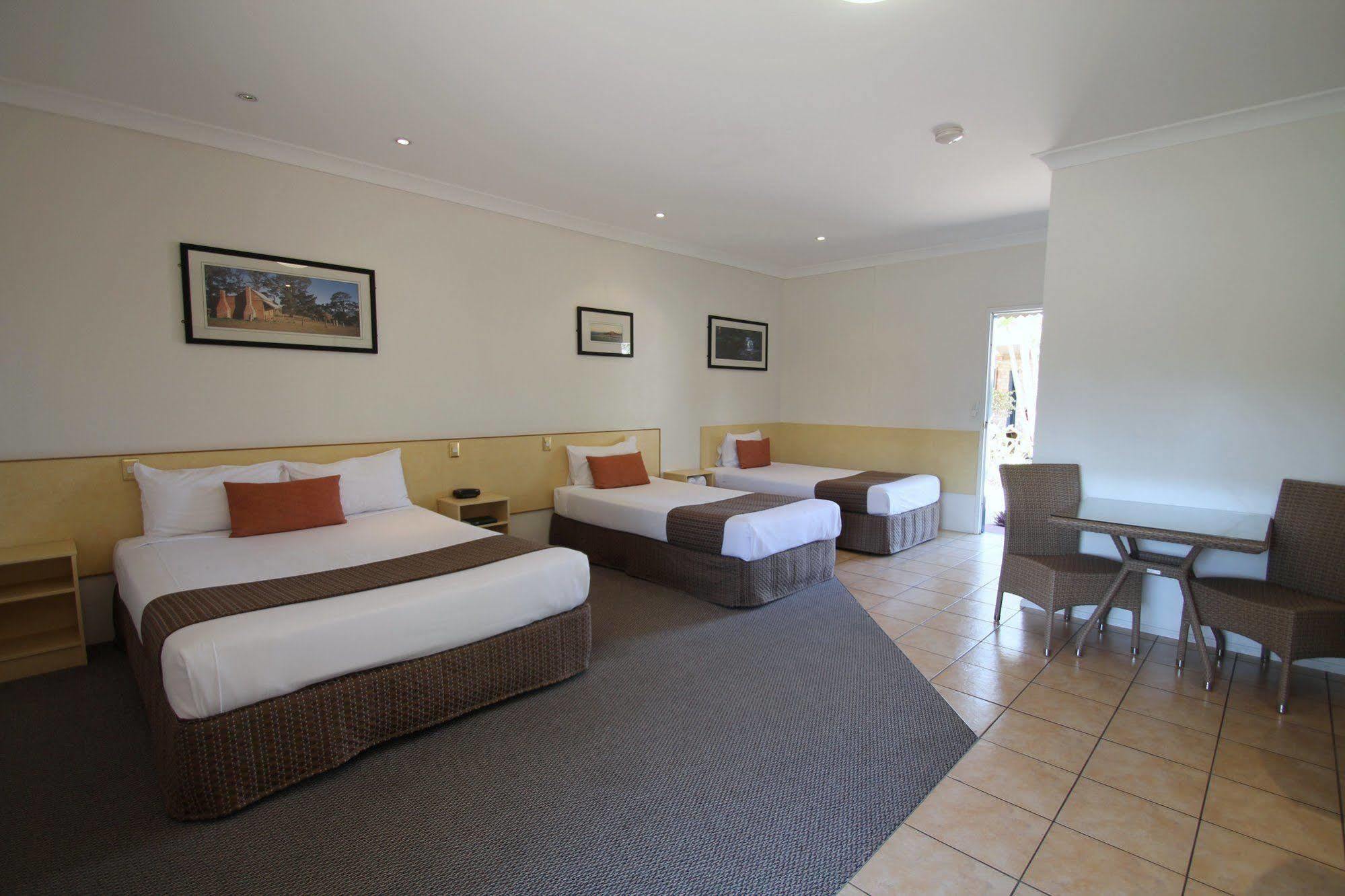 Midlander Motor Inn Hotel Emerald